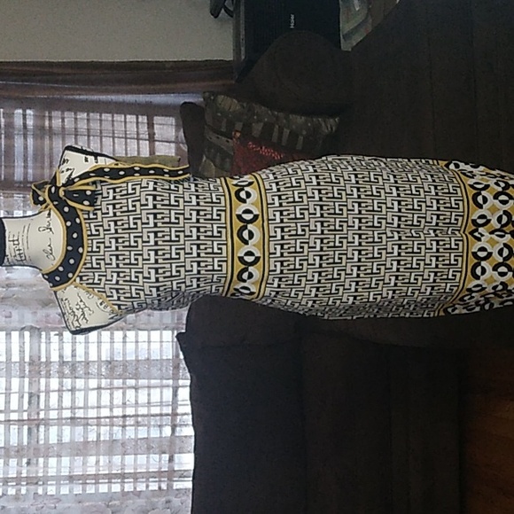 Sleeveless Knit Dress - Picture 2 of 7